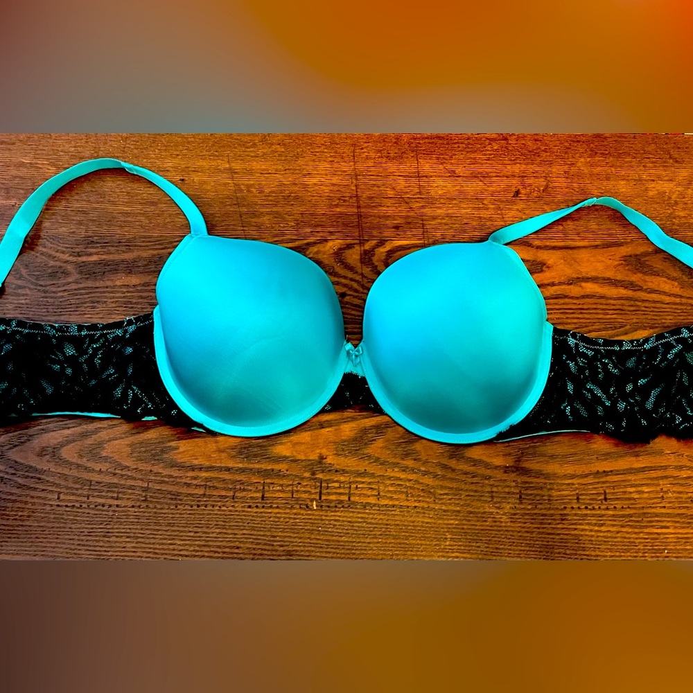 Torrid Curve push-up plunge aqua lace bra. 40DD/40E SEXY